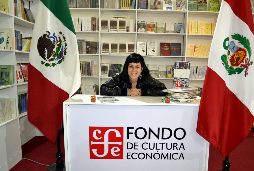 Firma del libro «En un mundo de abdicaciones»
